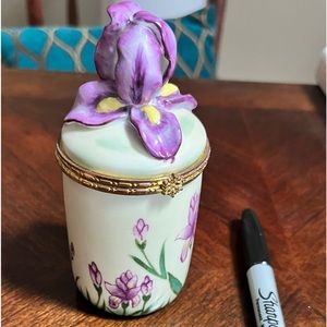 Bombay porcelain lidded candle holder